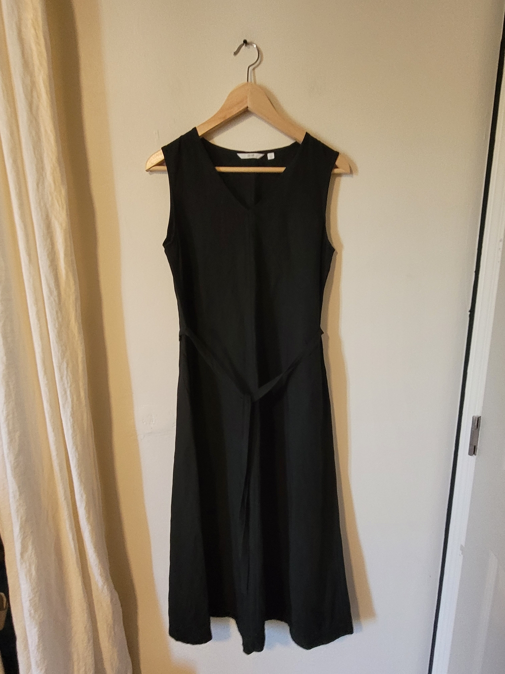 Uniqlo Black Sleeveless V-Neck Midi Dress with Waist Tie